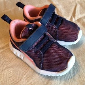 Puma toddler tennis shoes size 5c pink and blue